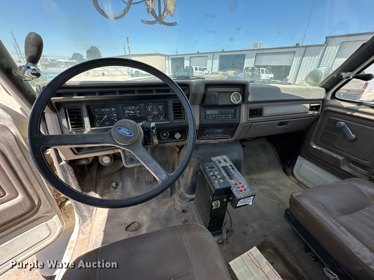 image for item DK6629 1997 Ford F800 digger derrick truck