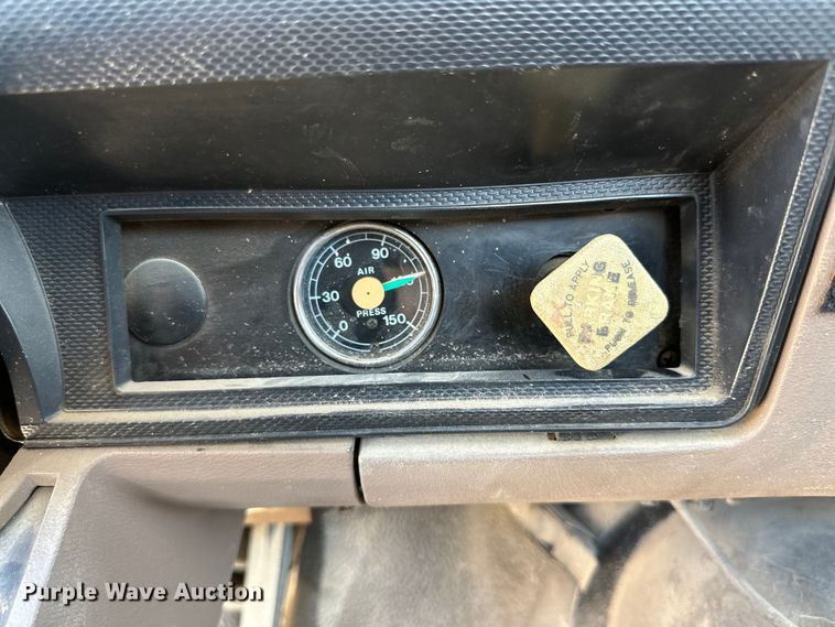 image for item DK6629 1997 Ford F800 digger derrick truck