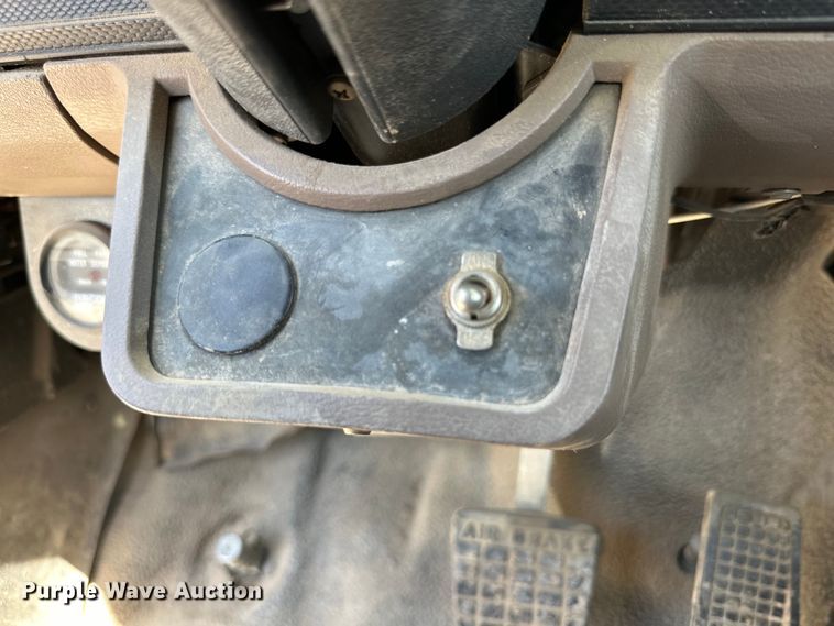 image for item DK6629 1997 Ford F800 digger derrick truck