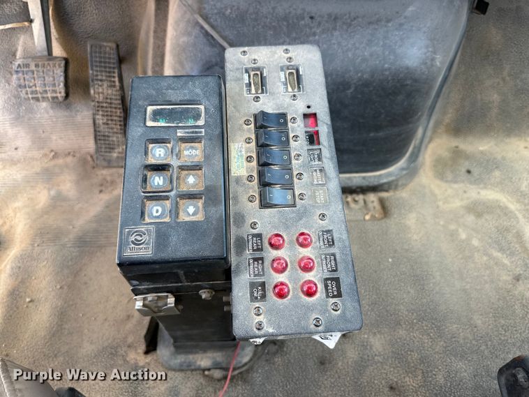 image for item DK6629 1997 Ford F800 digger derrick truck