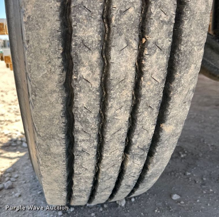 image for item DK6629 1997 Ford F800 digger derrick truck