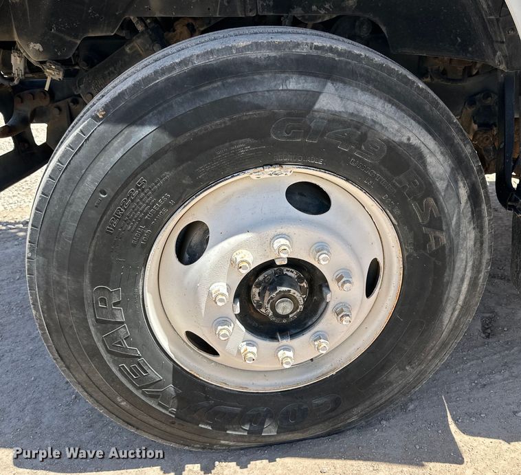 image for item DK6629 1997 Ford F800 digger derrick truck