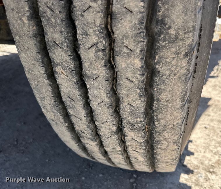 image for item DK6629 1997 Ford F800 digger derrick truck