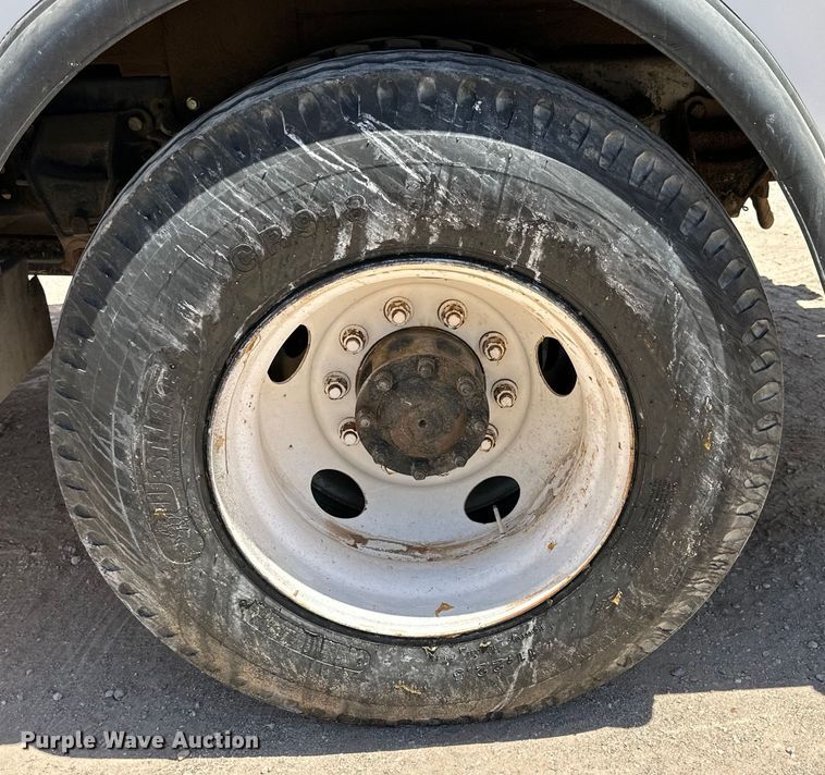 image for item DK6629 1997 Ford F800 digger derrick truck