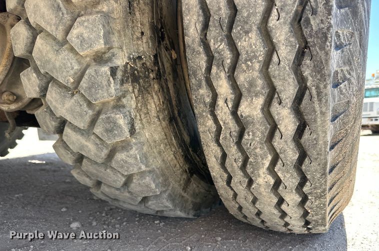 image for item DK6629 1997 Ford F800 digger derrick truck