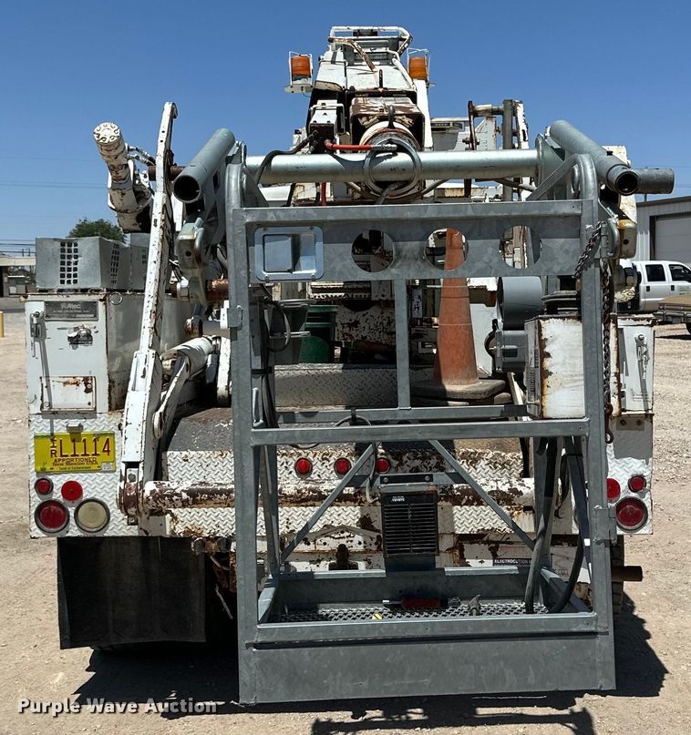 image for item DK6630 1998 International  4700 bucket truck