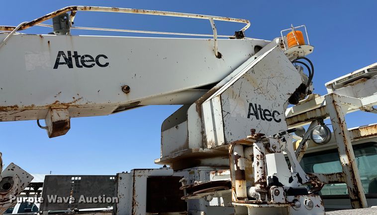 image for item DK6630 1998 International  4700 bucket truck