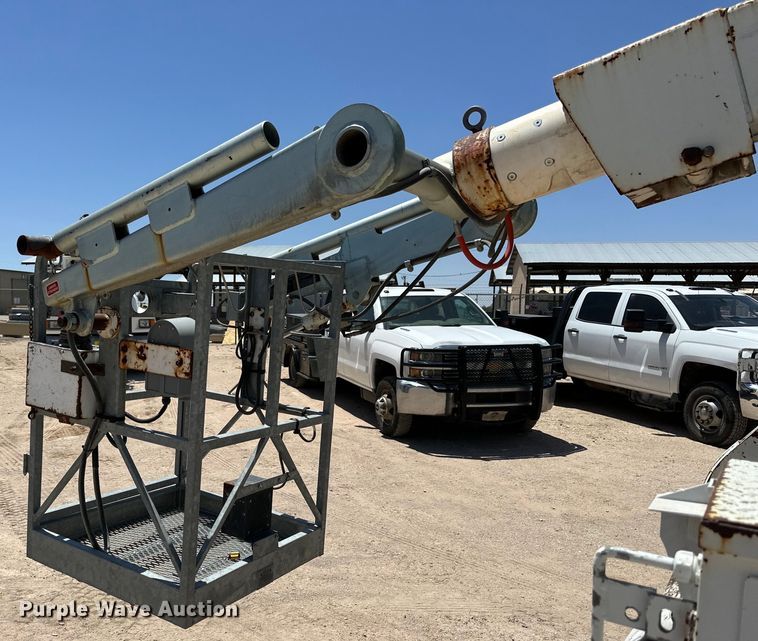 image for item DK6630 1998 International  4700 bucket truck