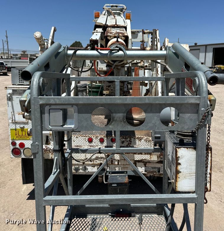 image for item DK6630 1998 International  4700 bucket truck