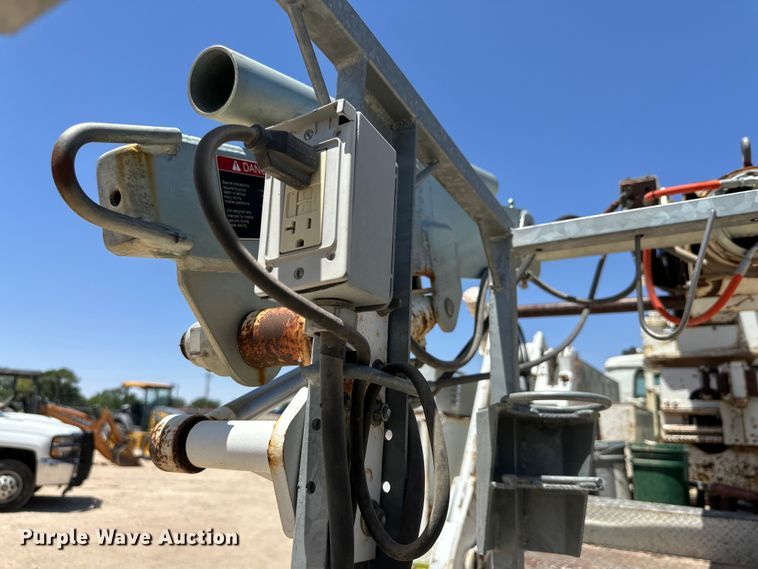 image for item DK6630 1998 International  4700 bucket truck