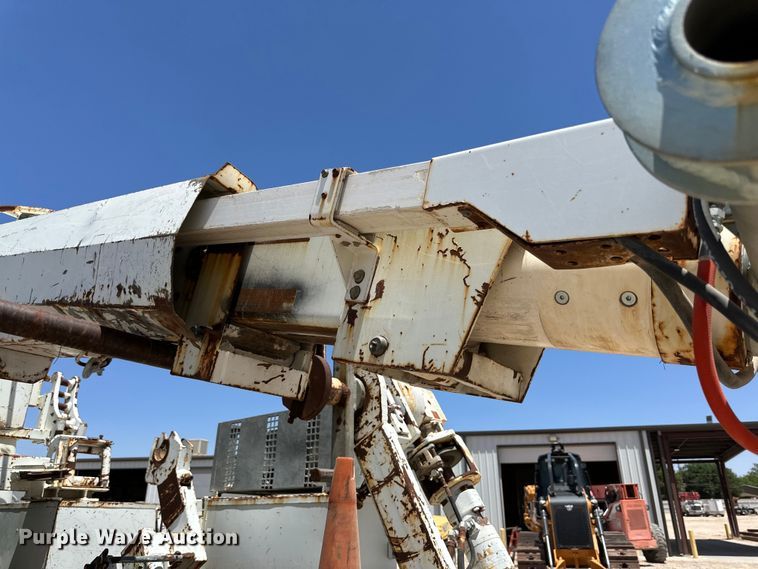 image for item DK6630 1998 International  4700 bucket truck