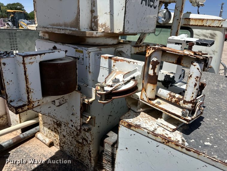 image for item DK6630 1998 International  4700 bucket truck