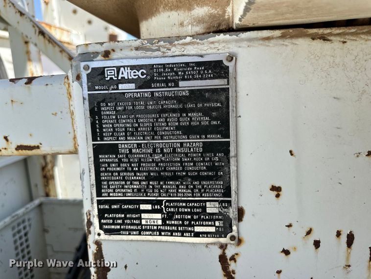 image for item DK6630 1998 International  4700 bucket truck