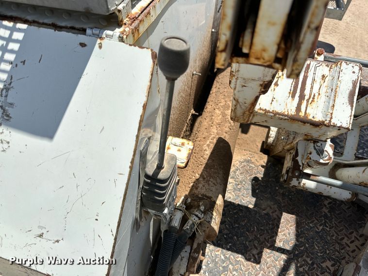 image for item DK6630 1998 International  4700 bucket truck