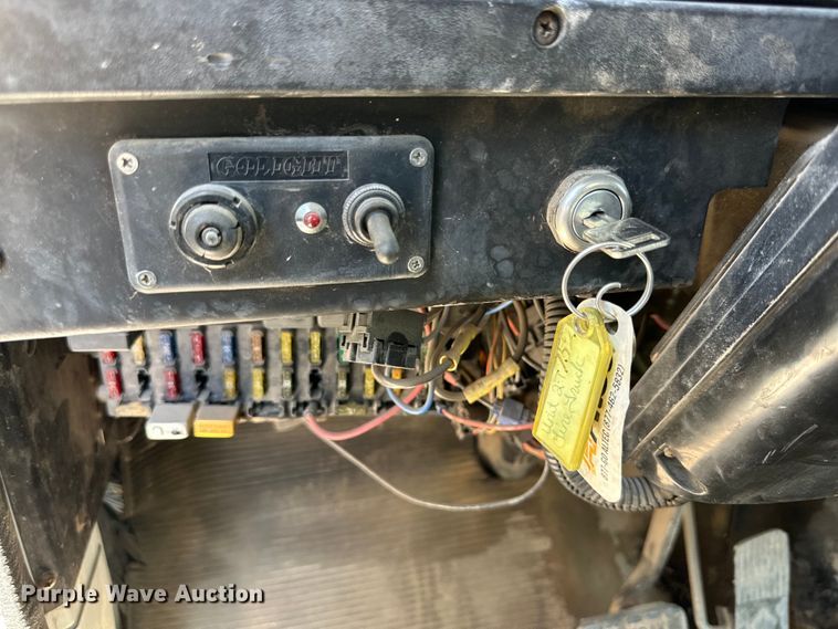 image for item DK6630 1998 International  4700 bucket truck