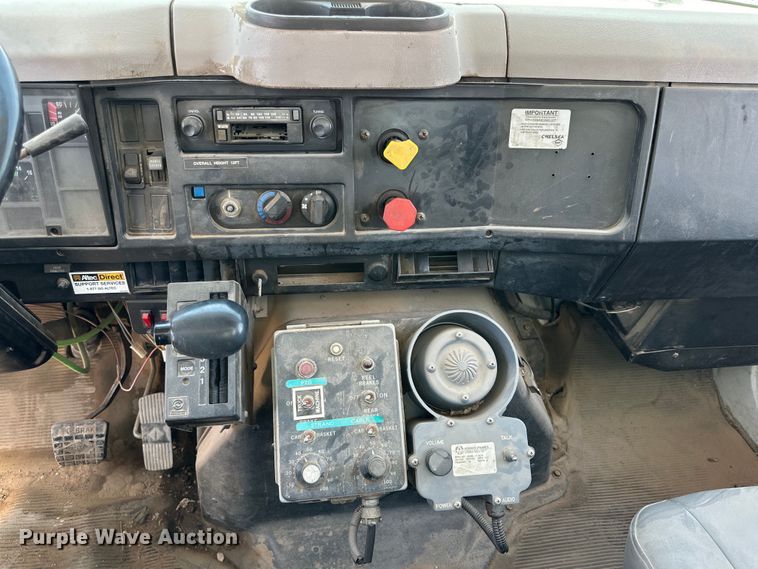 image for item DK6630 1998 International  4700 bucket truck