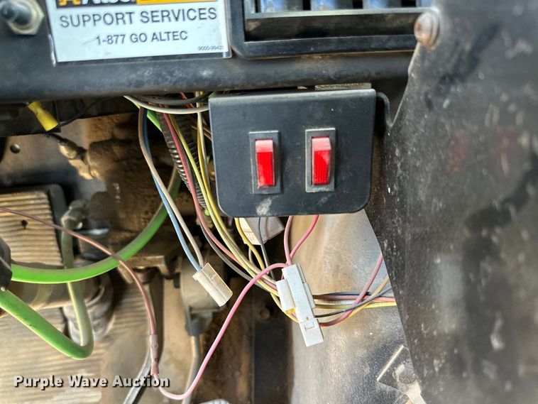 image for item DK6630 1998 International  4700 bucket truck