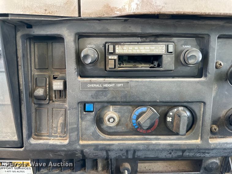 image for item DK6630 1998 International  4700 bucket truck