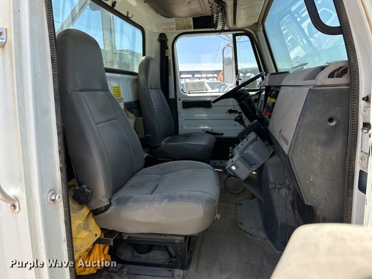 image for item DK6630 1998 International  4700 bucket truck