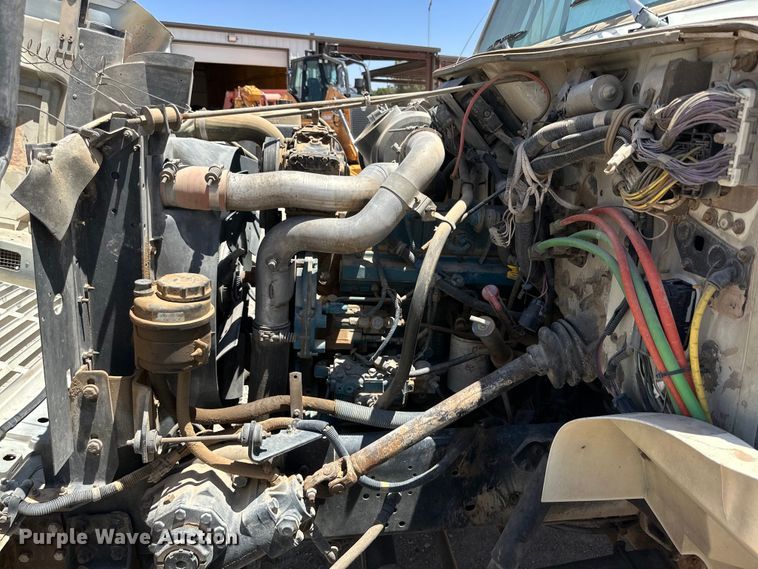 image for item DK6630 1998 International  4700 bucket truck