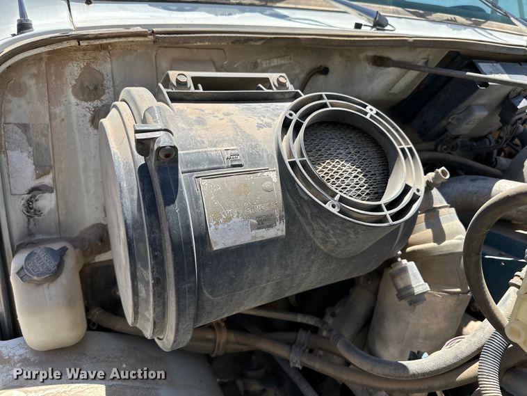 image for item DK6630 1998 International  4700 bucket truck