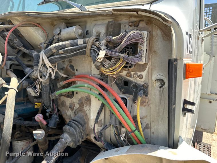 image for item DK6630 1998 International  4700 bucket truck