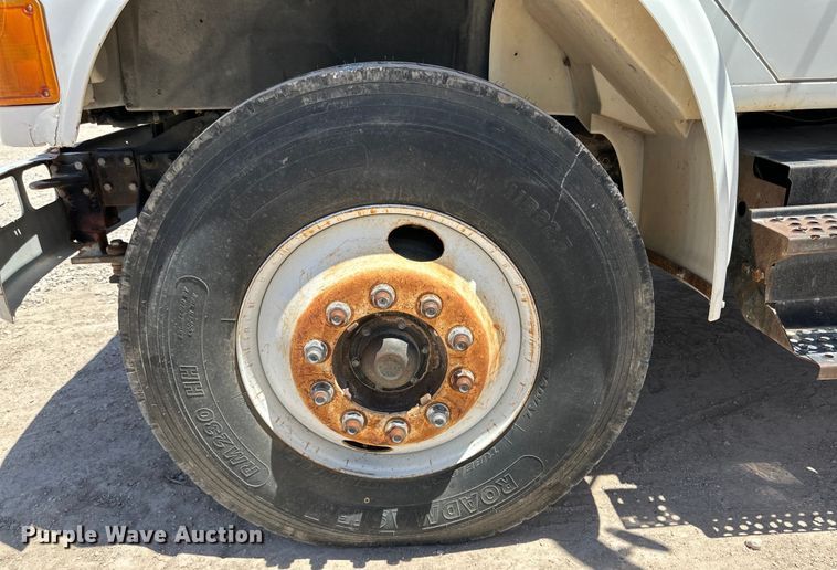 image for item DK6630 1998 International  4700 bucket truck