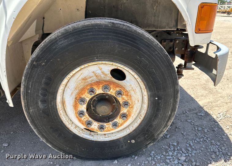 image for item DK6630 1998 International  4700 bucket truck