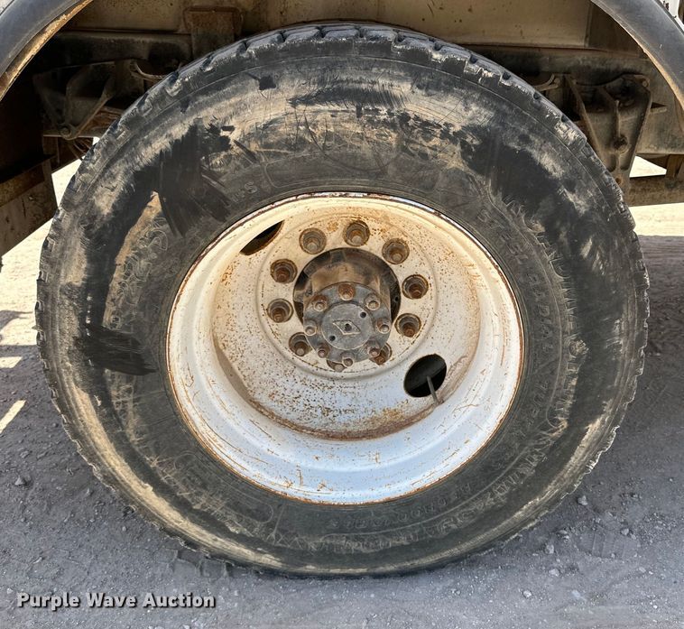 image for item DK6630 1998 International  4700 bucket truck