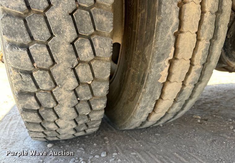 image for item DK6630 1998 International  4700 bucket truck