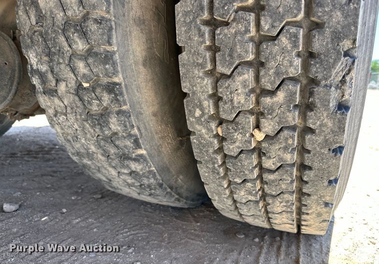 image for item DK6630 1998 International  4700 bucket truck