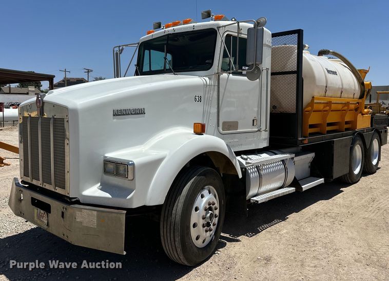 image for item DK6631 1996 Kenworth  T800 flatbed truck with mud mixing system