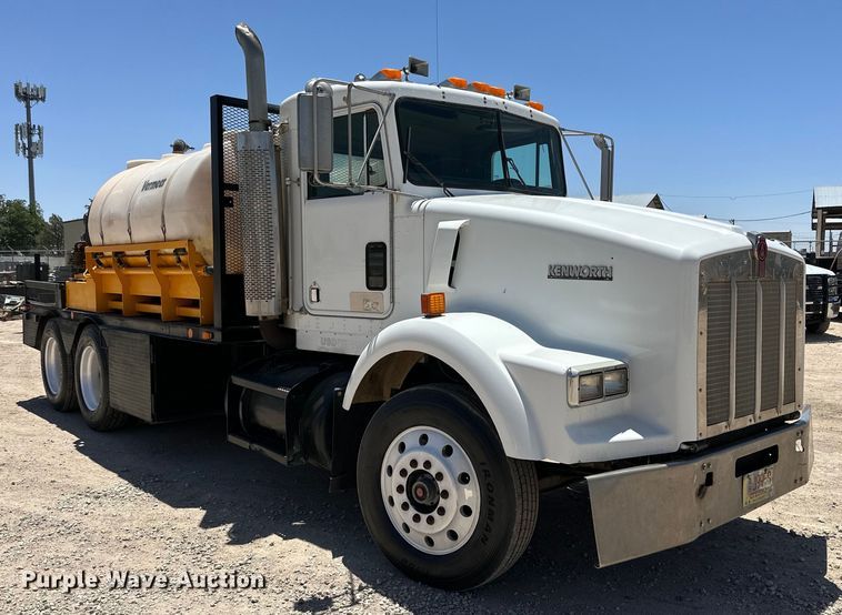 image for item DK6631 1996 Kenworth  T800 flatbed truck with mud mixing system