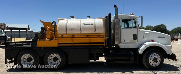 image for item DK6631 1996 Kenworth  T800 flatbed truck with mud mixing system