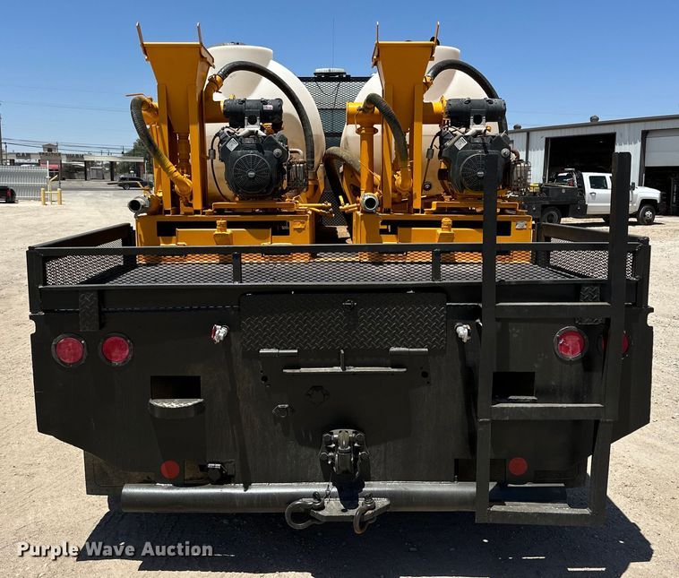 image for item DK6631 1996 Kenworth  T800 flatbed truck with mud mixing system