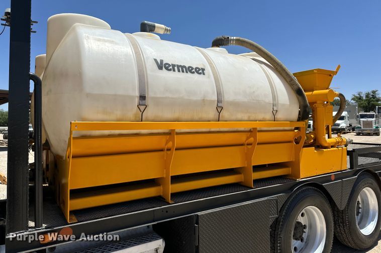 image for item DK6631 1996 Kenworth  T800 flatbed truck with mud mixing system