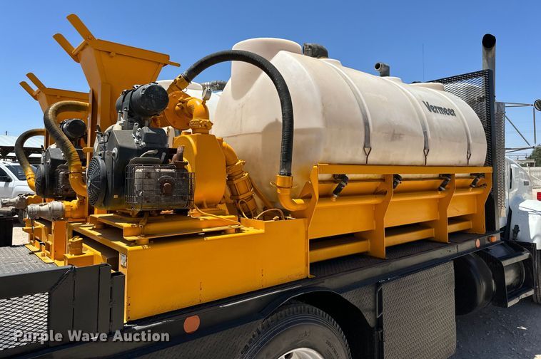 image for item DK6631 1996 Kenworth  T800 flatbed truck with mud mixing system