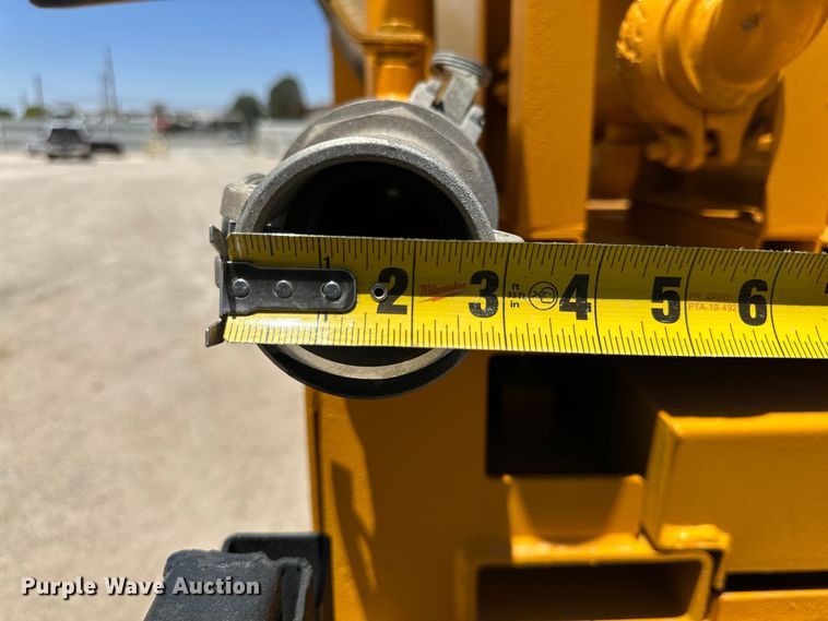 image for item DK6631 1996 Kenworth  T800 flatbed truck with mud mixing system