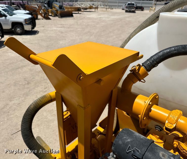 image for item DK6631 1996 Kenworth  T800 flatbed truck with mud mixing system