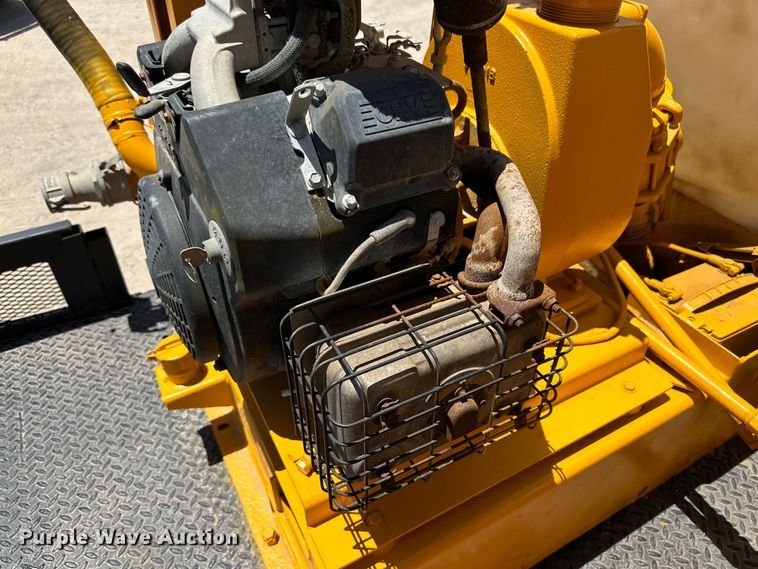 image for item DK6631 1996 Kenworth  T800 flatbed truck with mud mixing system