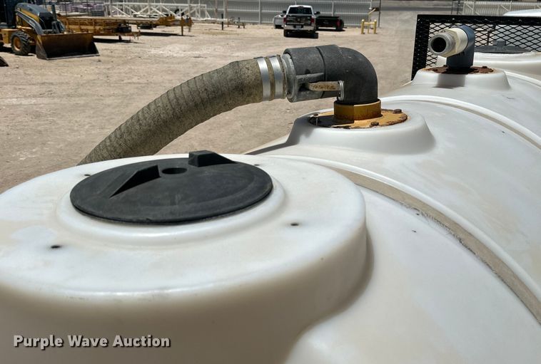 image for item DK6631 1996 Kenworth  T800 flatbed truck with mud mixing system