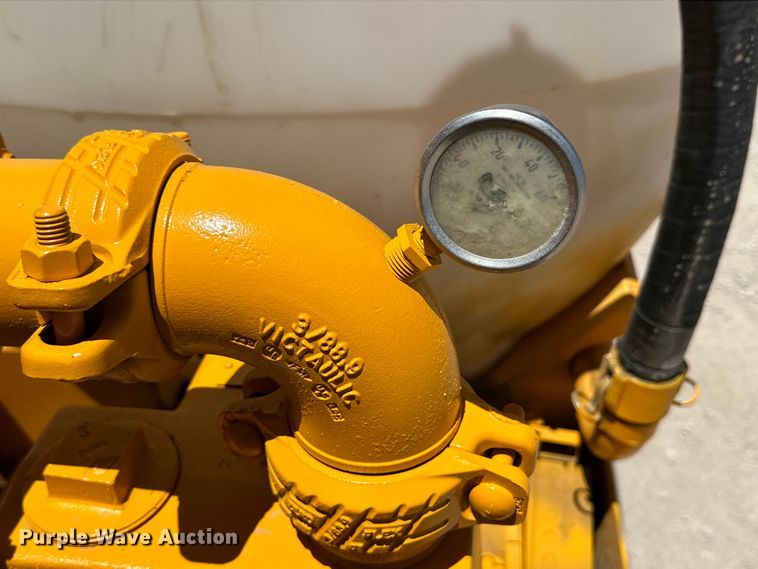 image for item DK6631 1996 Kenworth  T800 flatbed truck with mud mixing system