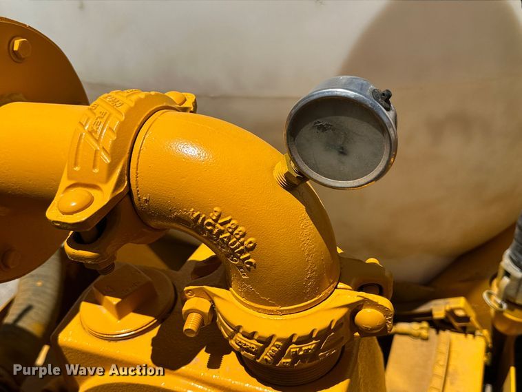 image for item DK6631 1996 Kenworth  T800 flatbed truck with mud mixing system