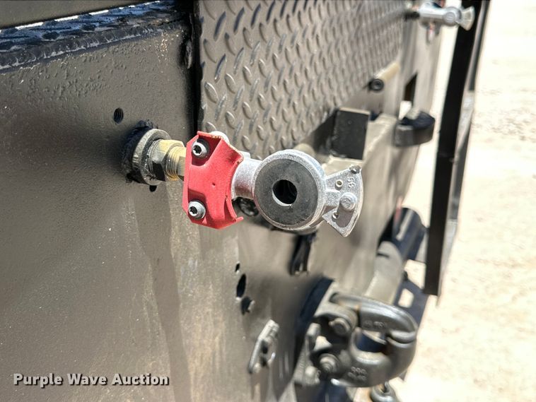 image for item DK6631 1996 Kenworth  T800 flatbed truck with mud mixing system