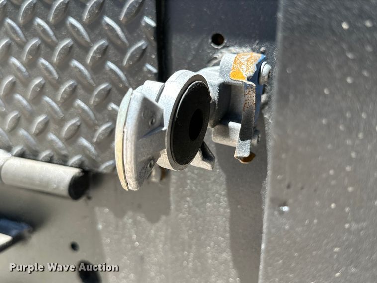 image for item DK6631 1996 Kenworth  T800 flatbed truck with mud mixing system