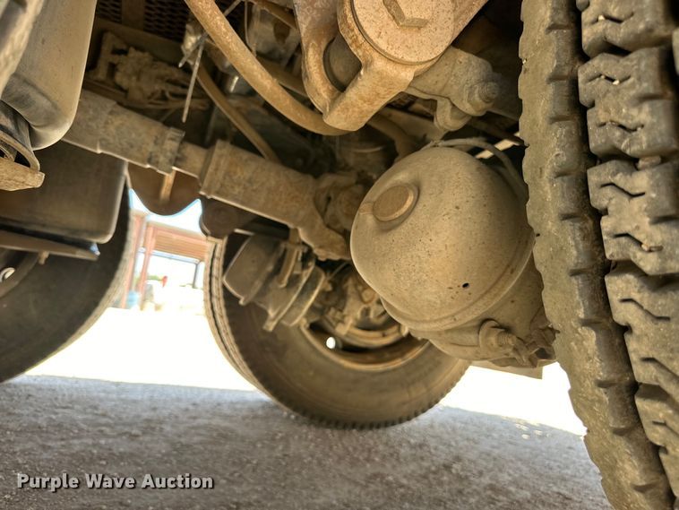 image for item DK6631 1996 Kenworth  T800 flatbed truck with mud mixing system