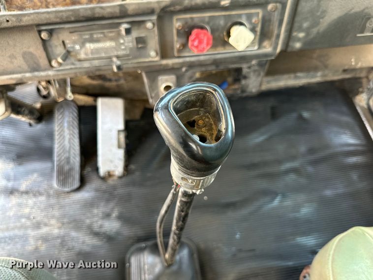 image for item DK6631 1996 Kenworth  T800 flatbed truck with mud mixing system