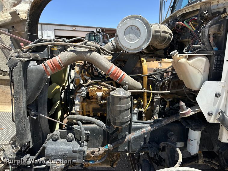 image for item DK6631 1996 Kenworth  T800 flatbed truck with mud mixing system