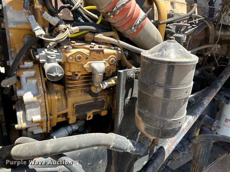 image for item DK6631 1996 Kenworth  T800 flatbed truck with mud mixing system