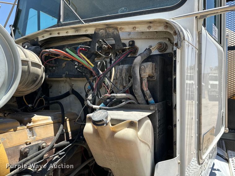 image for item DK6631 1996 Kenworth  T800 flatbed truck with mud mixing system